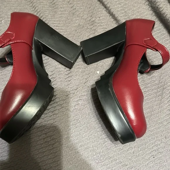 EUC  burgundy block heel Mary Jane’s - Picture 9 of 9